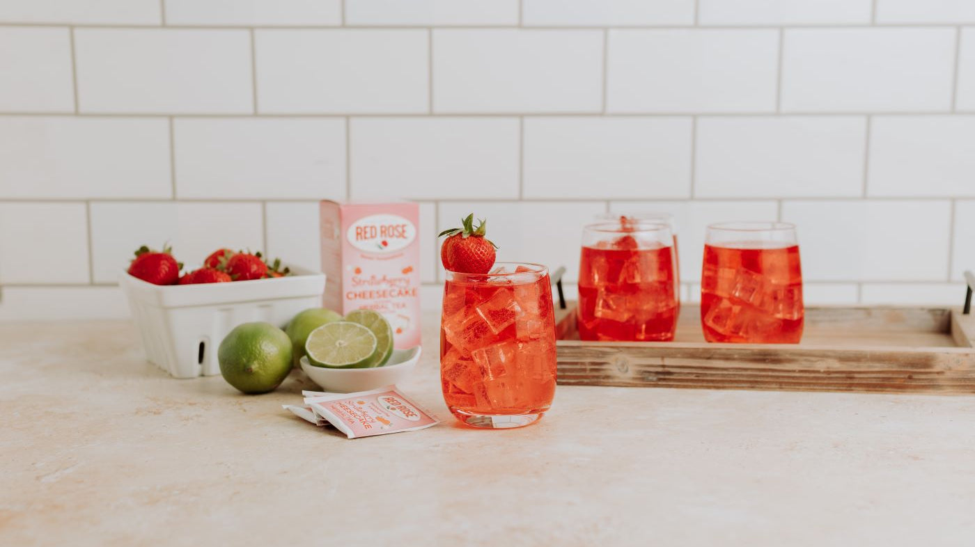 strawberry cocktails, drink with strawberry, homemade strawberry refresher