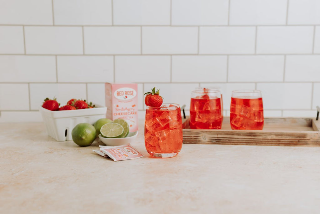 strawberry cocktails, drink with strawberry, homemade strawberry refresher